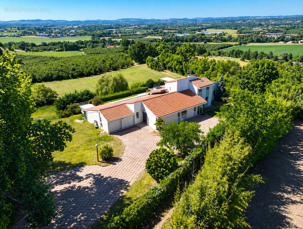 Maison à PUJOLS