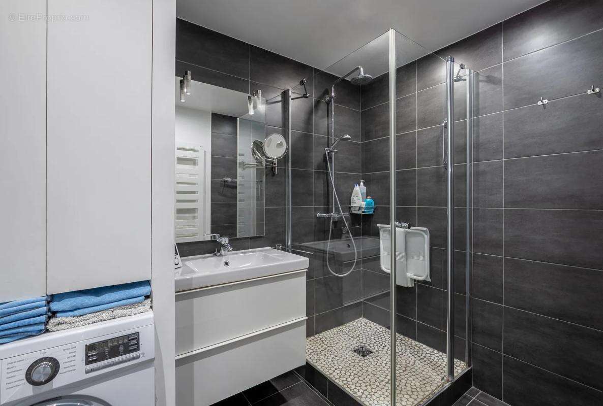 Appartement à COURBEVOIE