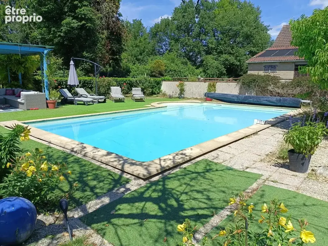 Charmante propriété équestre avec carrière en sable, granges, piscine et plus de 4 hectares de terrain - photo 2