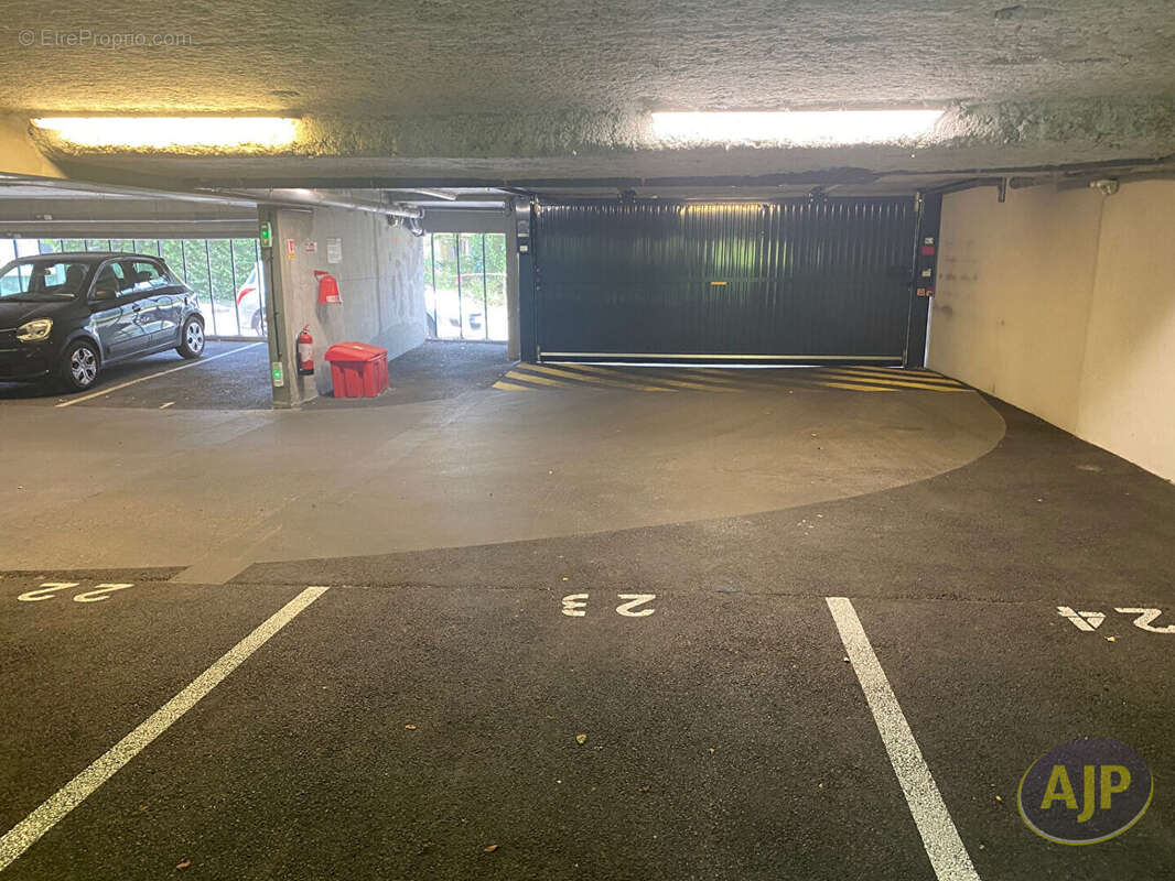 Parking à BORDEAUX