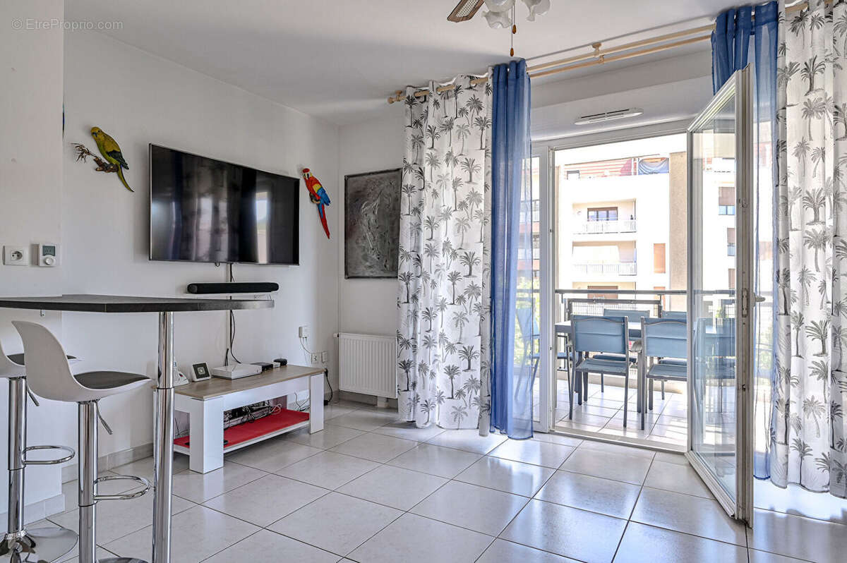 Appartement T2 de 43m2 avec une terrasse de 10m2 et 1 parking en sous-sol à Marseille - photo 4