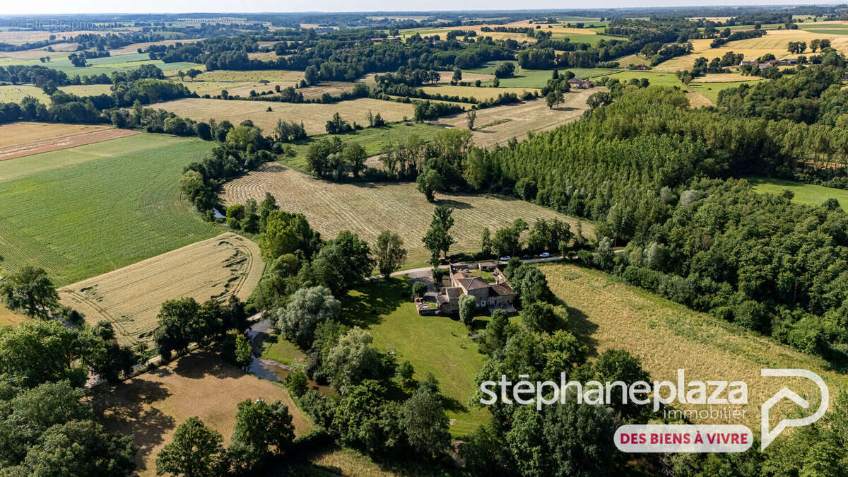 Maison à SAINT-ETIENNE-SUR-CHALARONNE