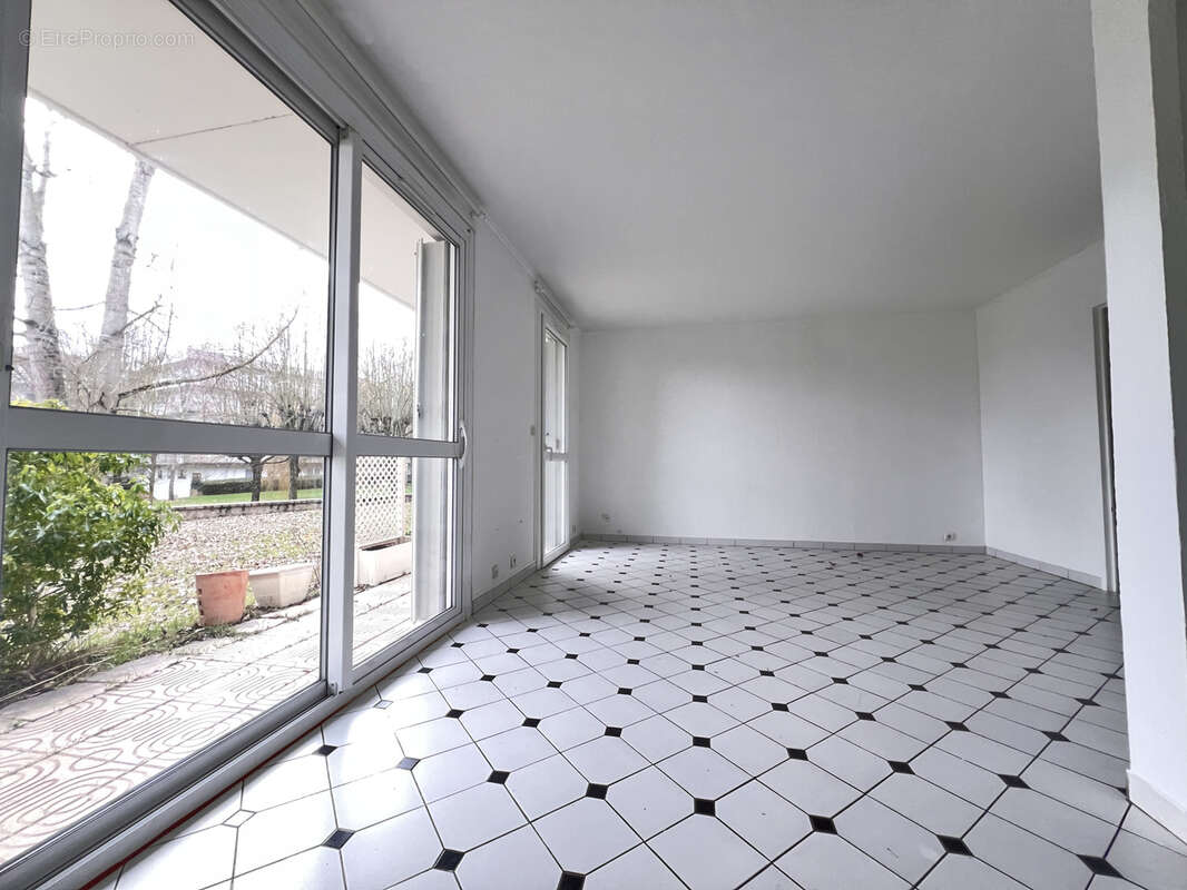 Appartement à VAUX-LE-PENIL