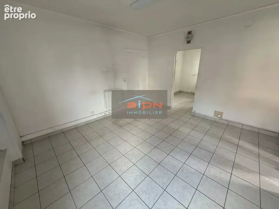 Local commercial avec cave - photo 5