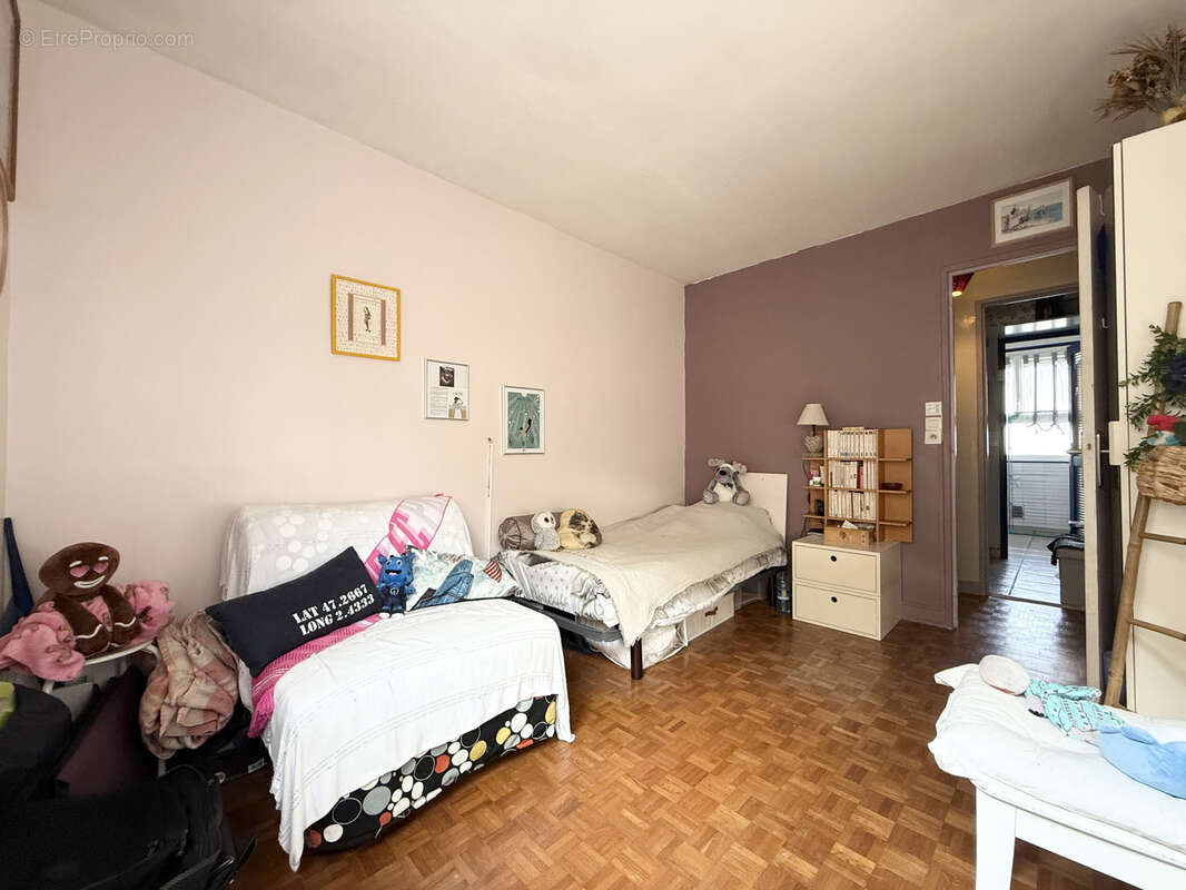 Appartement à COURBEVOIE