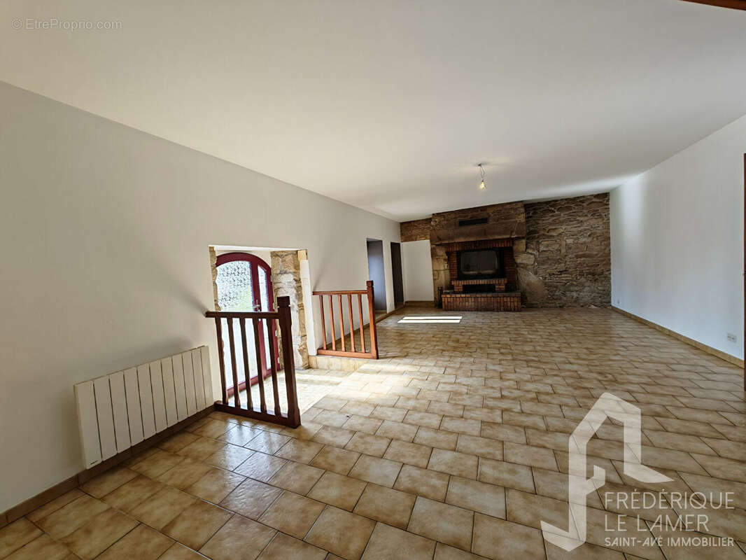 Maison à SAINT-AVE