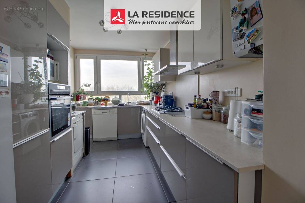 Appartement à LES CLAYES-SOUS-BOIS