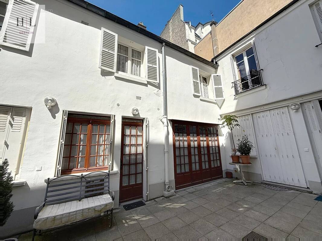 Appartement à PARIS-17E