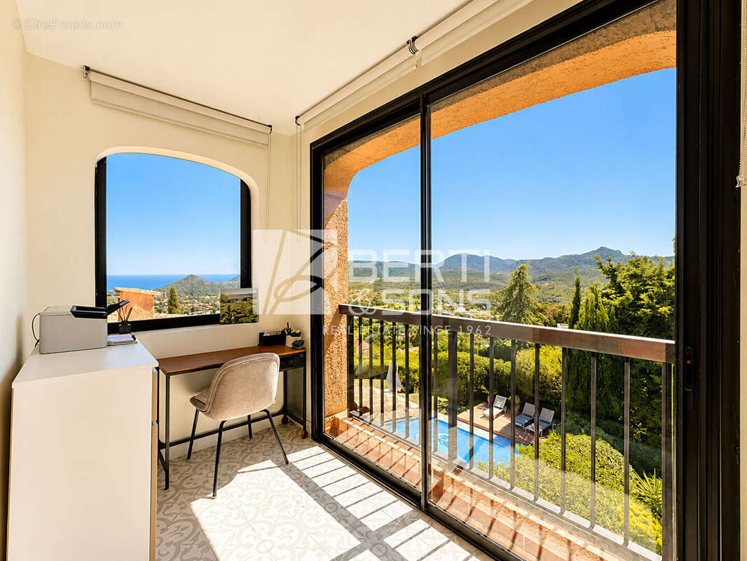 Appartement à MANDELIEU-LA-NAPOULE