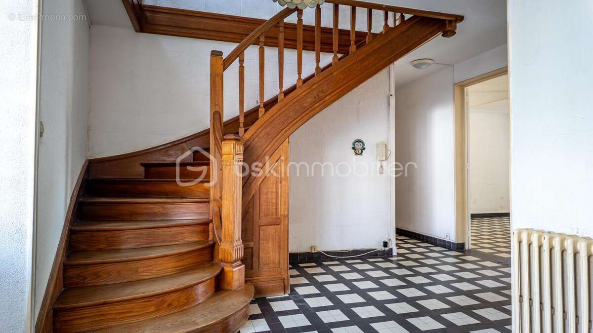 Surprenante maison de caractère à rafraîchir pour un projet familial ou professionnel - photo 11
