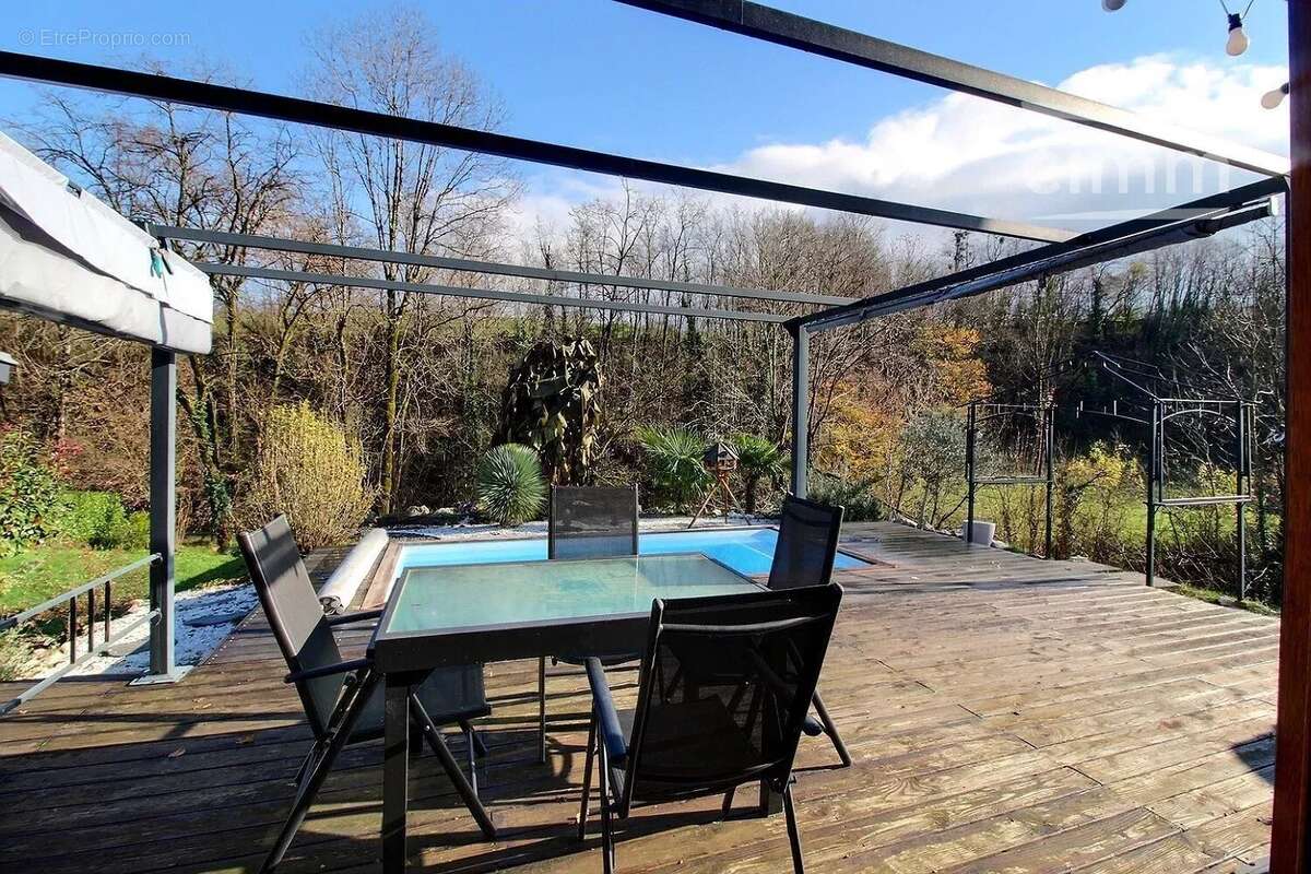 Maison à SAINT-VINCENT-DE-MERCUZE