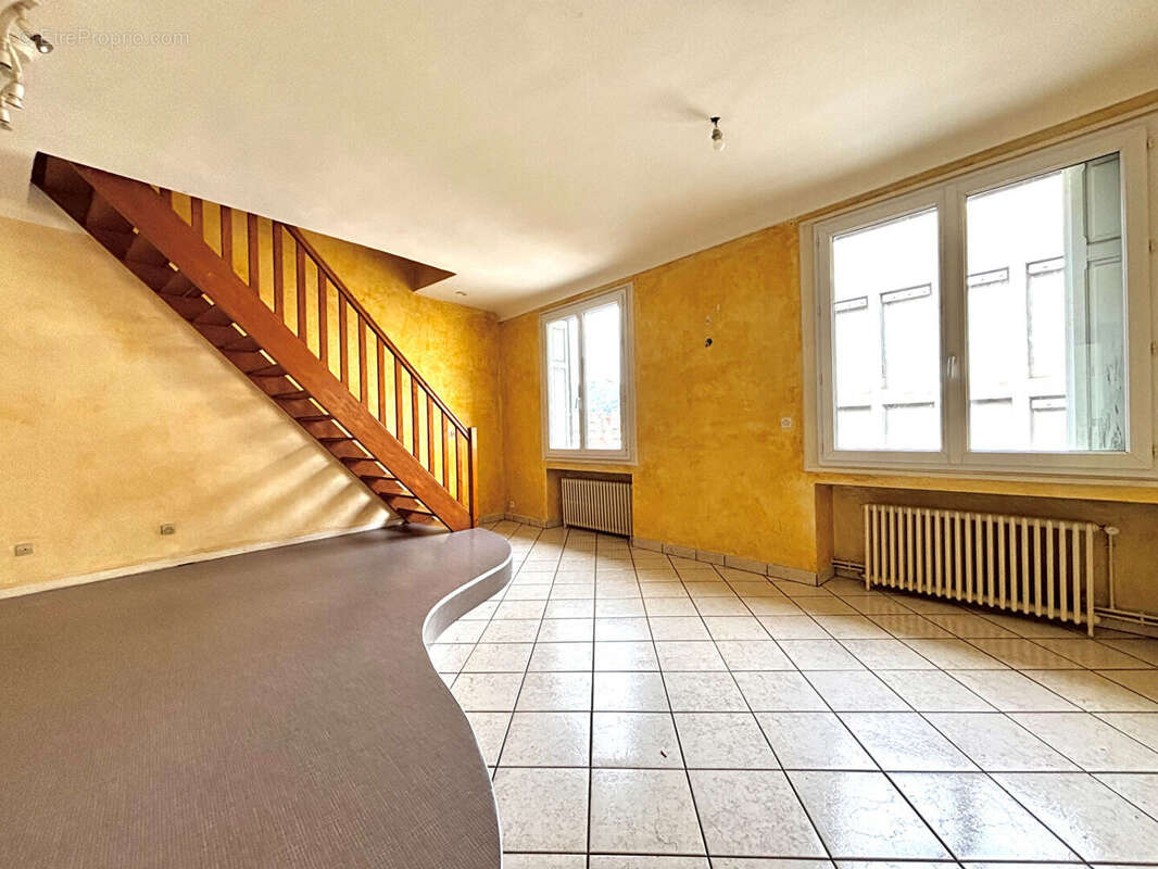 Appartement à SAINT-ETIENNE