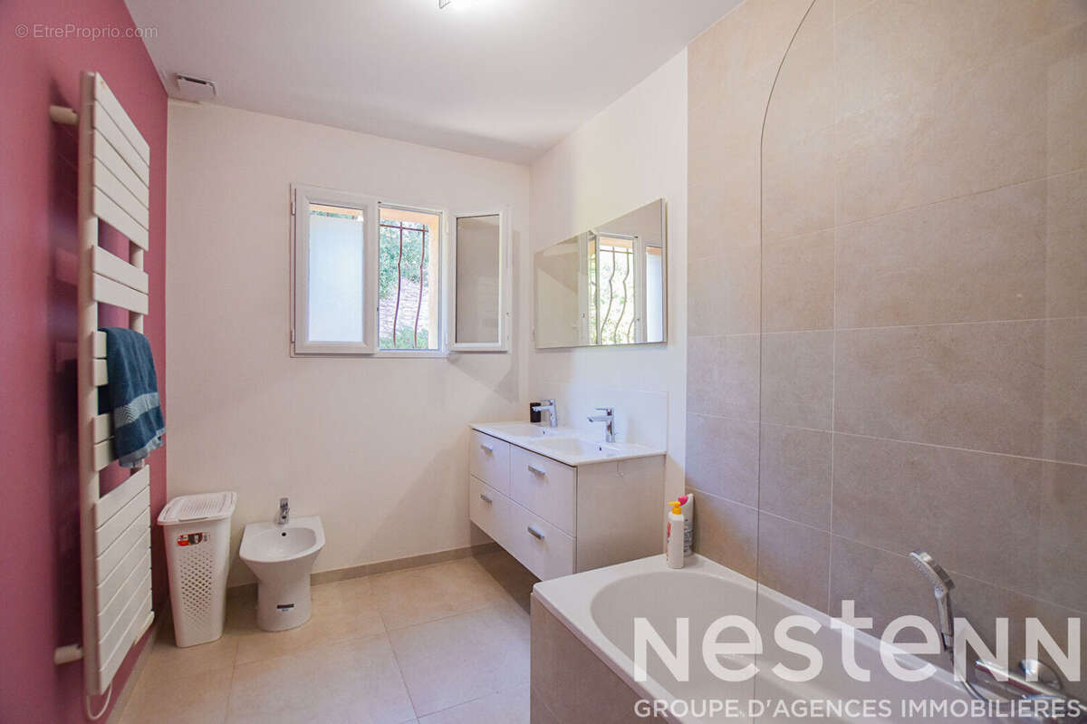 A vendre à LORGUES - Propriété familiale 6 chambres au coeur d'un environnement privilégié avec PISCINE - photo 11