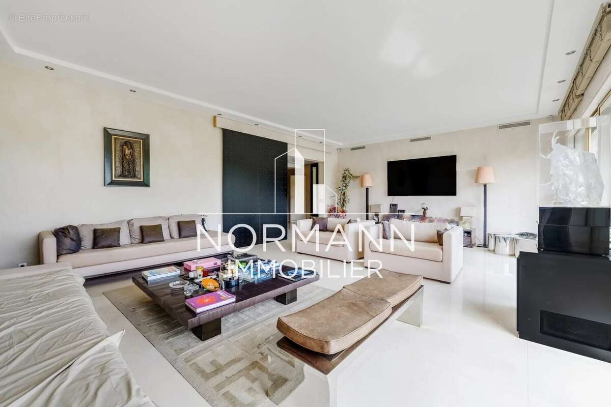 Appartement à NEUILLY-SUR-SEINE