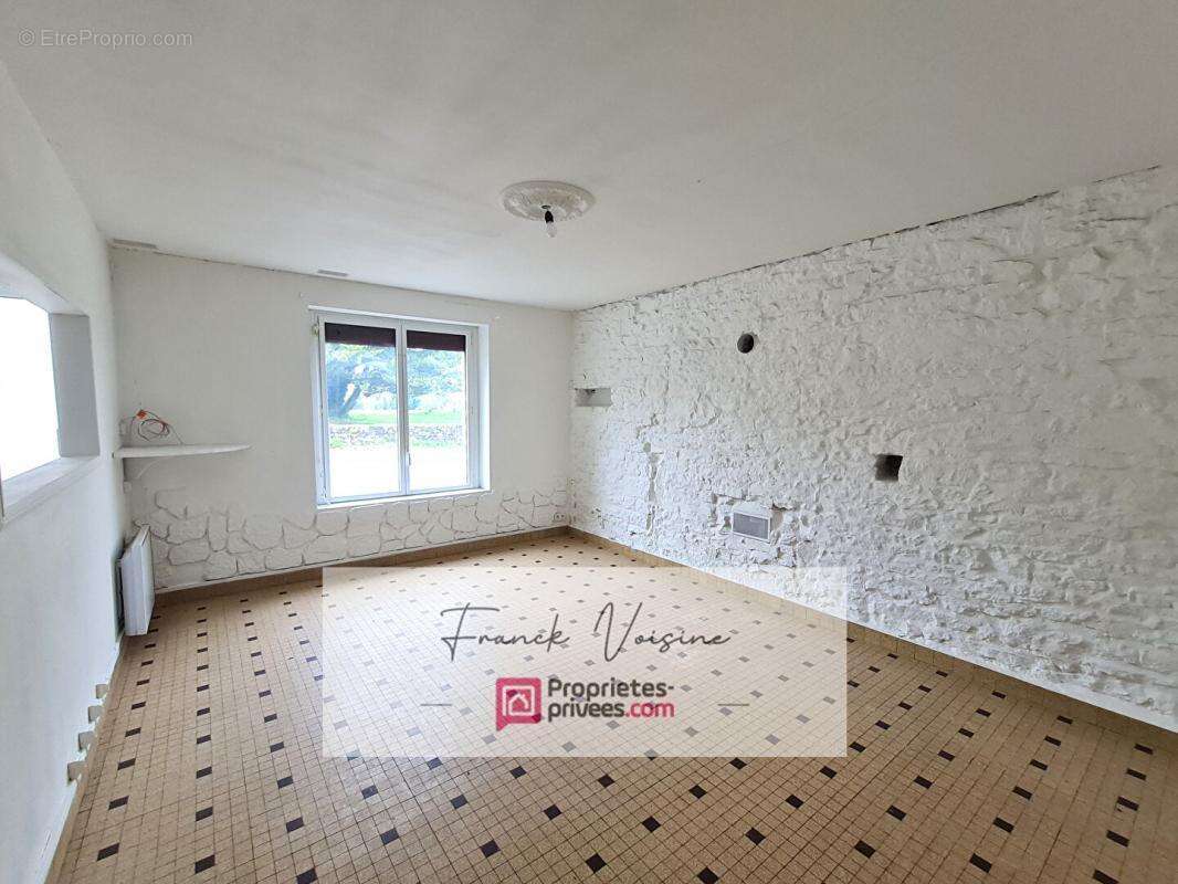 A VENDRE à Saint Vincent Sterlanges - Maison de 94 m2 avec 3 chambres sur un terrain clos de 1528 m2 env - photo 2