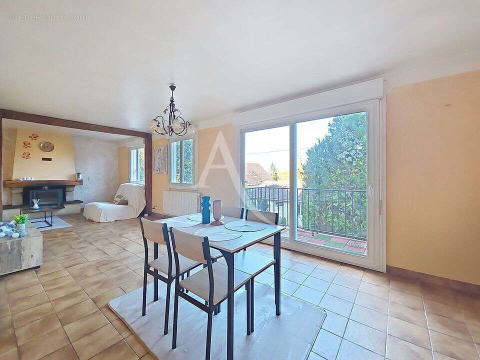 Maison à ESBLY