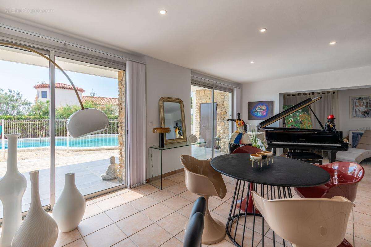Maison à SIX-FOURS-LES-PLAGES