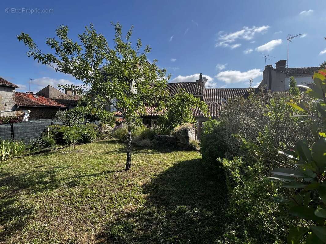Maison à LE DORAT