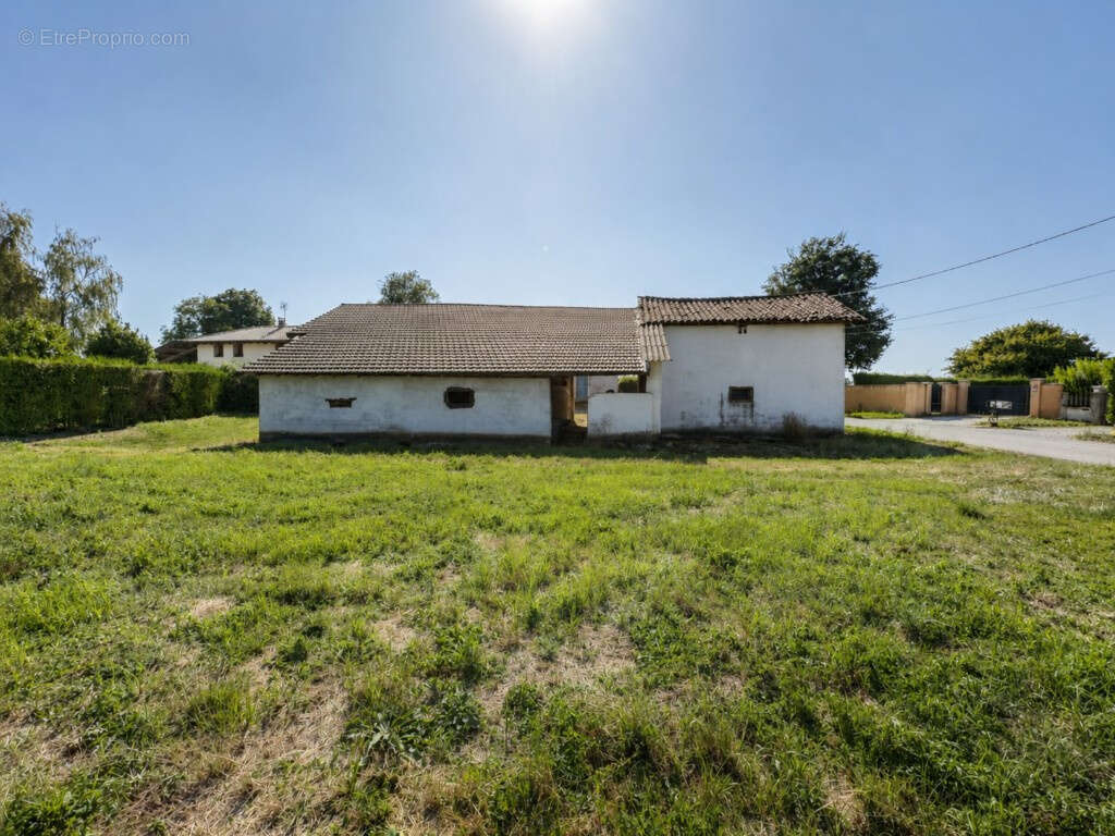 01320 CHÂTENAY   Ancien corps de ferme avec 2 bâtiments à rénover   Terrain env. 7 700 m2   Fort potentiel - photo 4