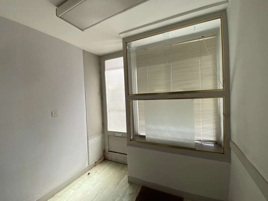 Maison de ville avec local commercial au Dorat - photo 11