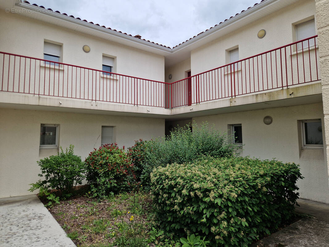 Appartement à SAINT-JEAN-D'ILLAC