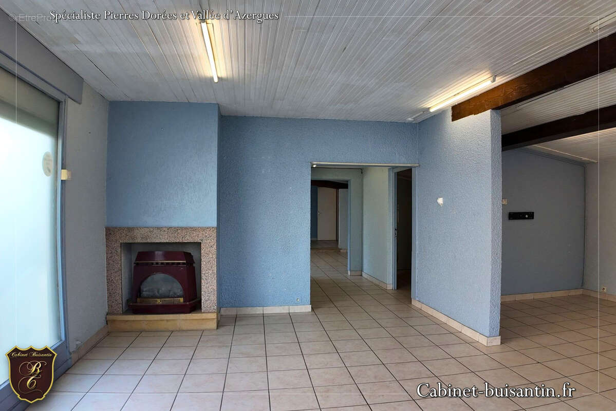 Local commercial avec stationnements - photo 5