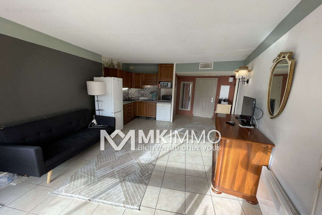 Appartement à SAINT-LAURENT-DU-VAR