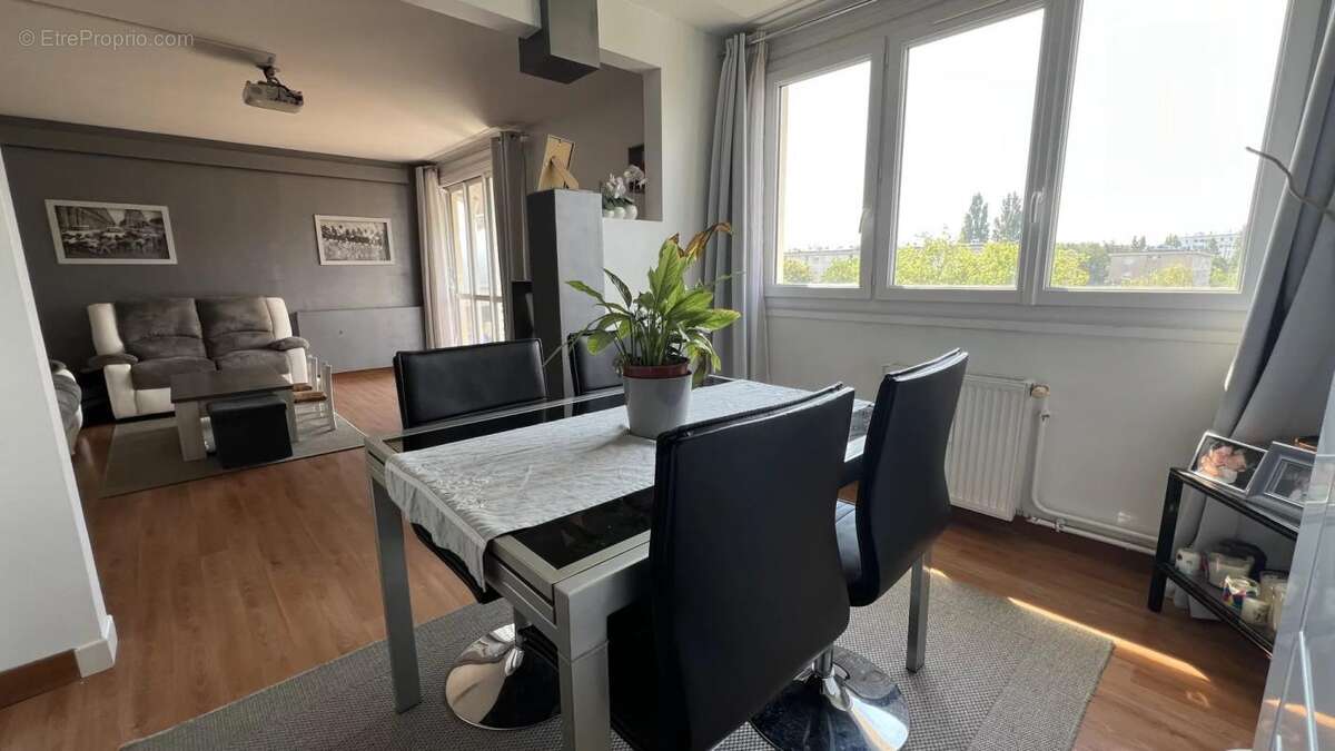 Appartement à PLAISIR