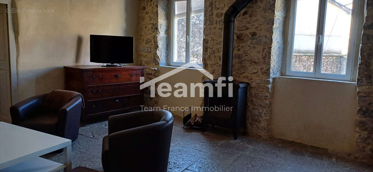 Maison à BERRIAS-ET-CASTELJAU