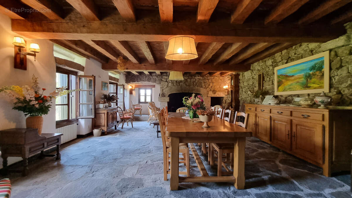 Maison à COUCOURON