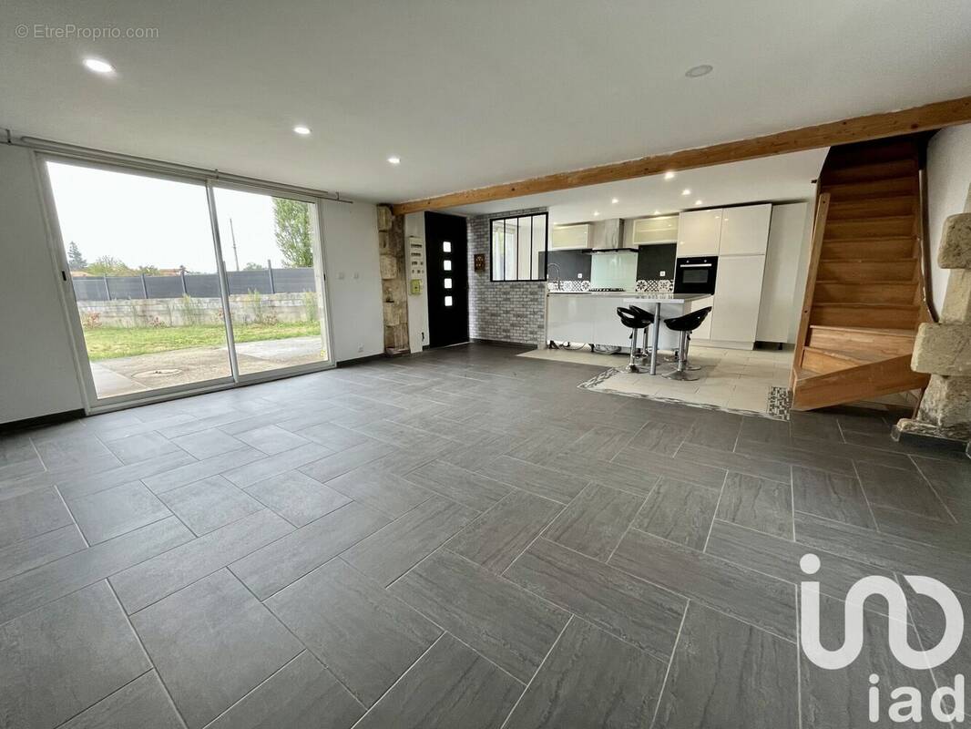 Photo 1 - Maison à SAINT-CHRISTOLY-DE-BLAYE