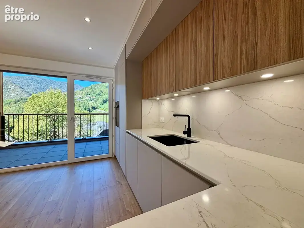 T3 récent en duplex avec vue montagnes - photo 3
