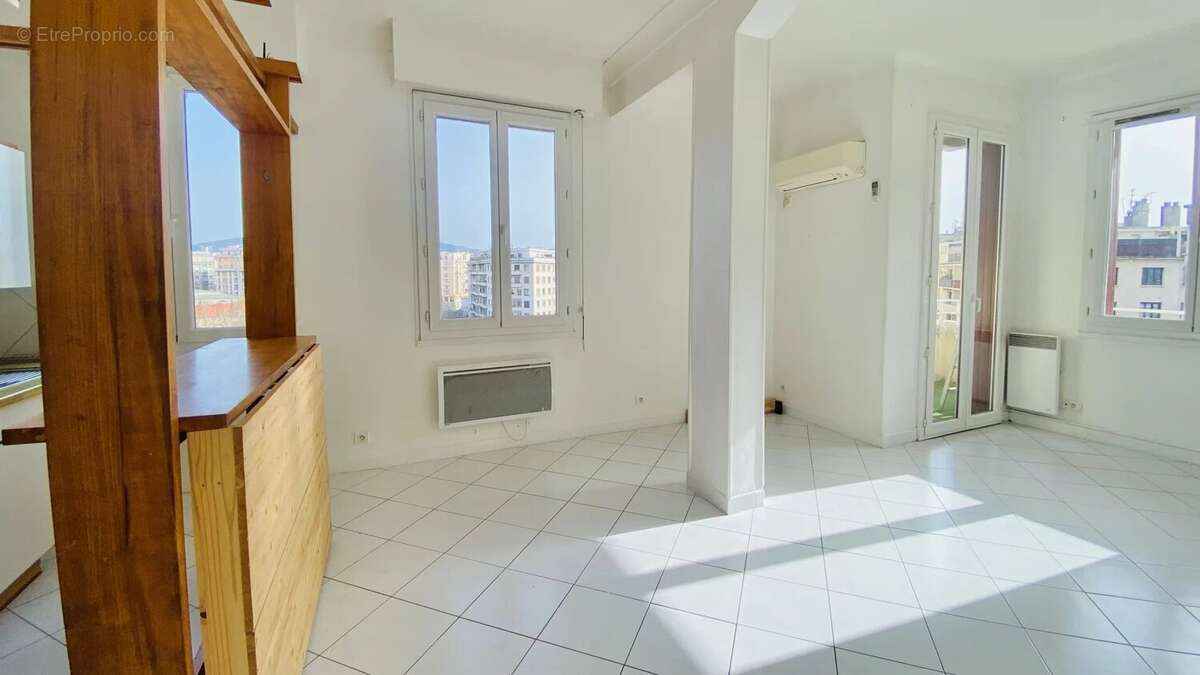Appartement à MARSEILLE-4E