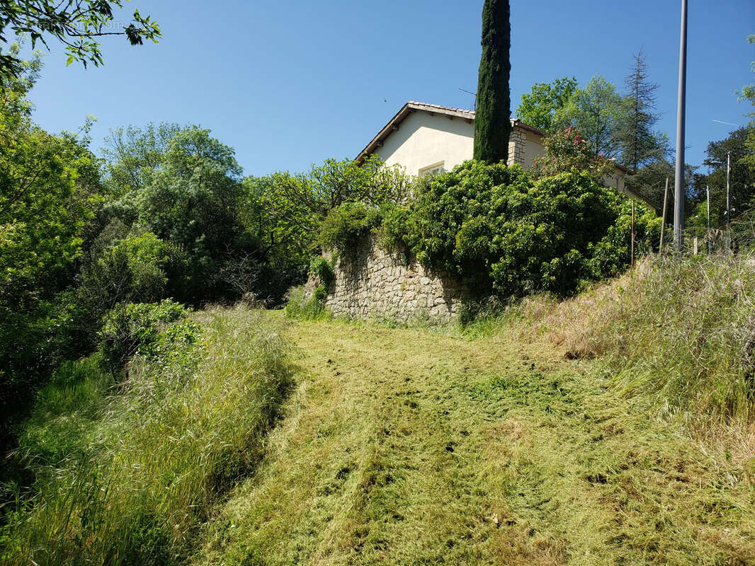 Terrain à LAMALOU-LES-BAINS