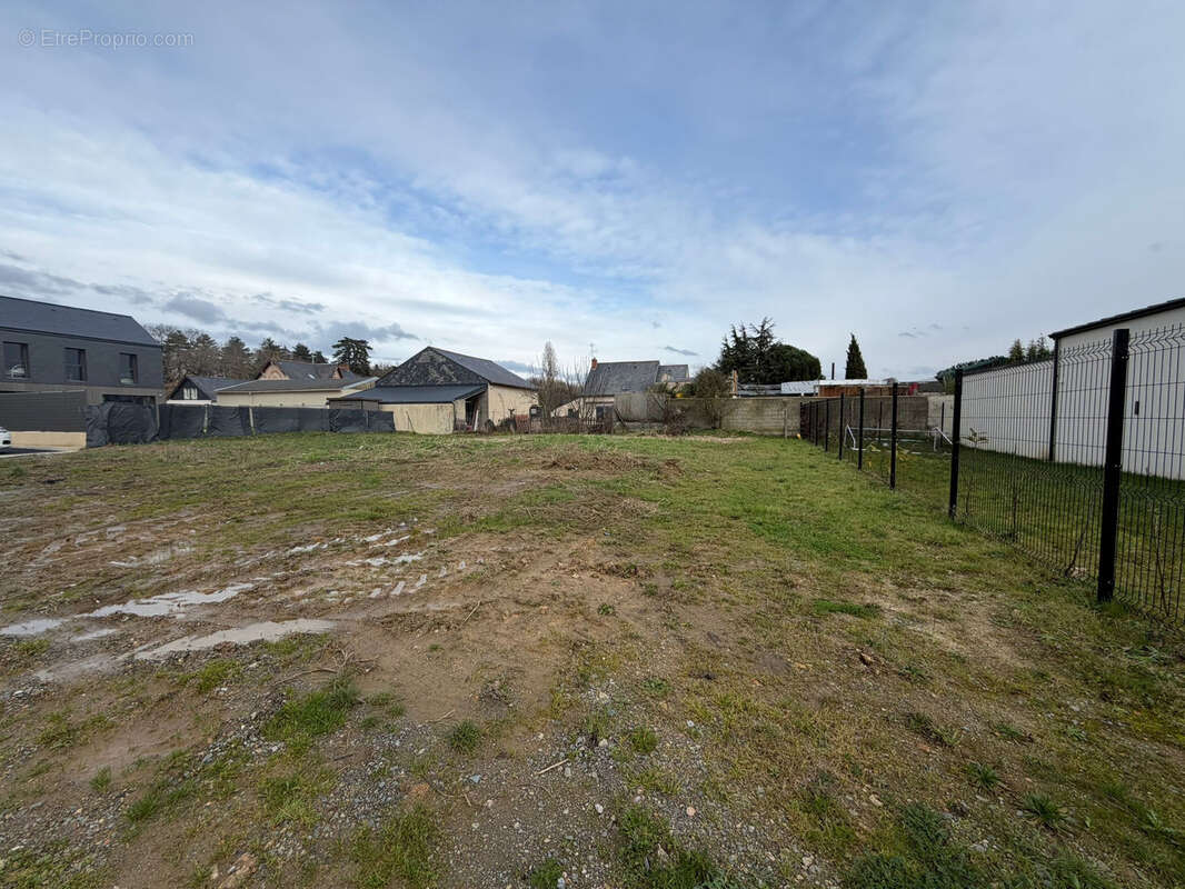 Terrain à SAINT-BARTHELEMY-D'ANJOU