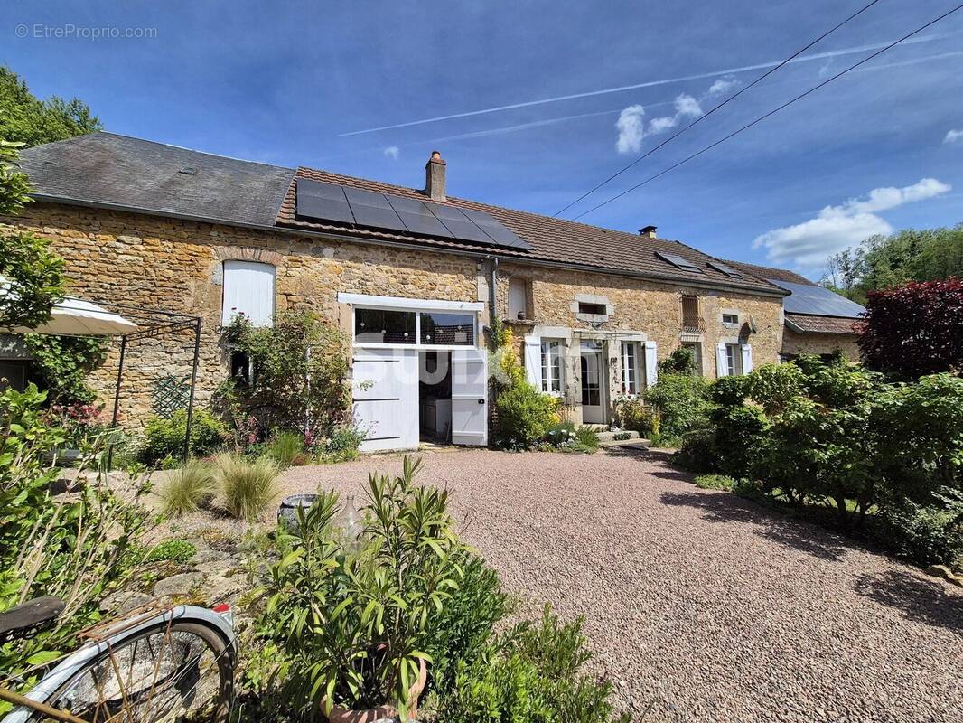 Maison à POUQUES-LORMES