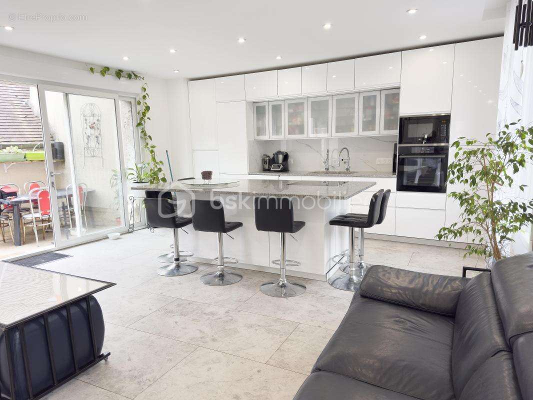  Maison de caractère – 160 m² rénovés avec goût – Centre historique de Nemours - photo 2