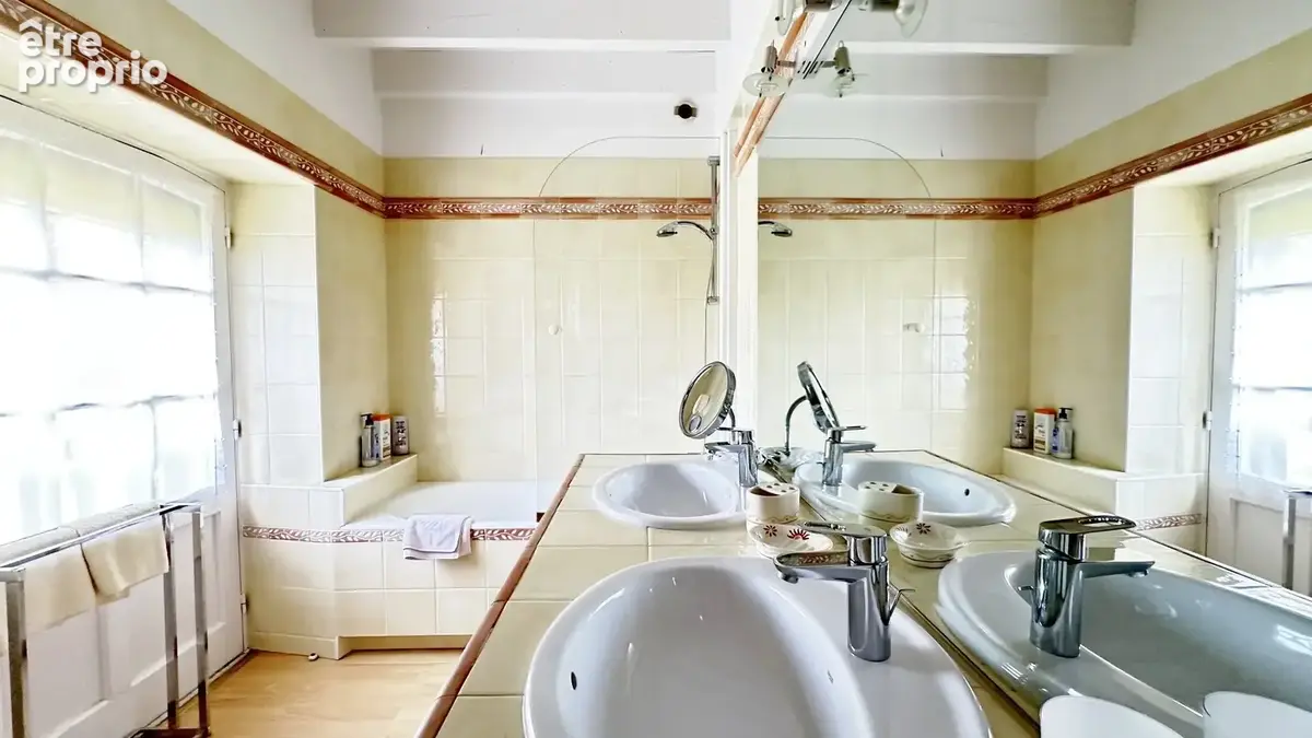 Propriete d' exception sur 3 hectares de 450 m2 habitables - photo 27