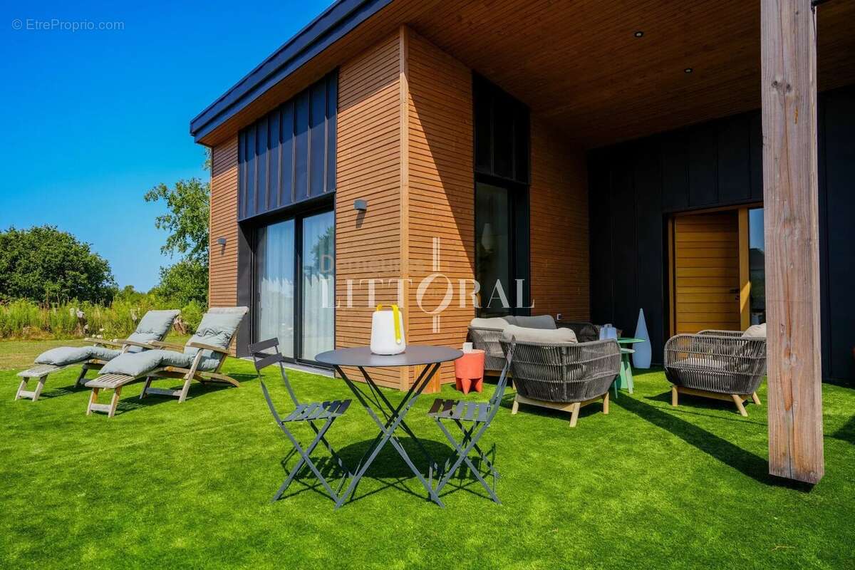 Propriété rénovée atypique dans un environnement paisible - photo 3