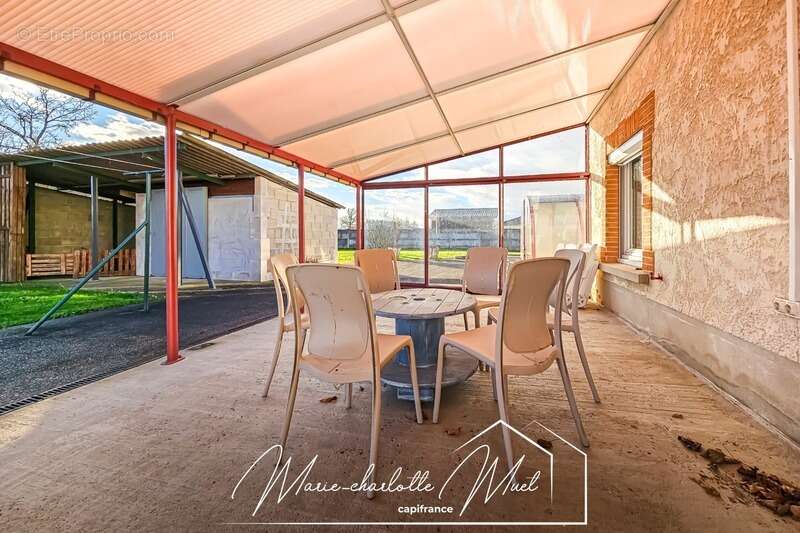 Maison à BAGE-LA-VILLE