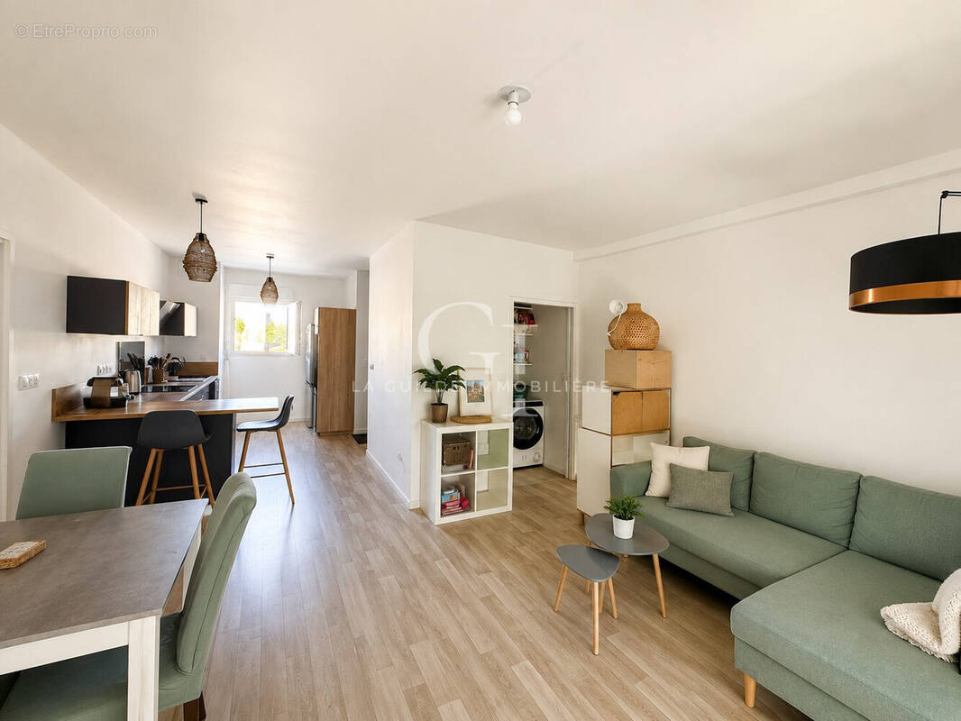 Appartement à AVRILLE