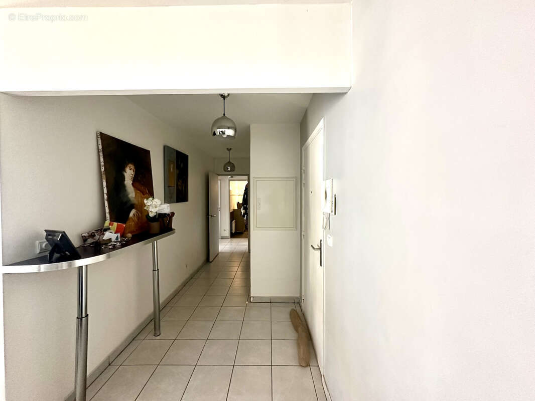 Appartement 3 pieces de 75 m2  avec box ferme de 19 m2 a saint-raphael - photo 7