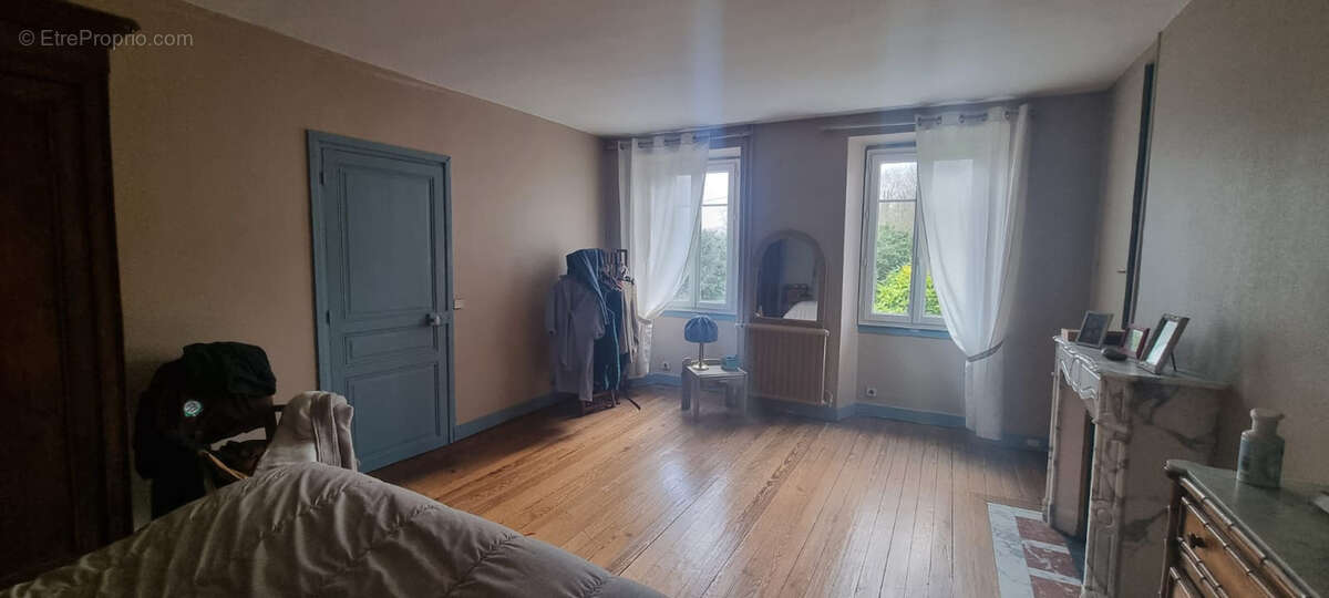 Maison à LES ORMES-SUR-VOULZIE