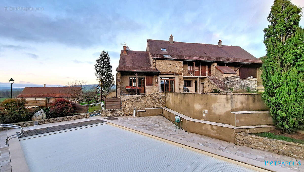 Maison à SIGY-LE-CHATEL