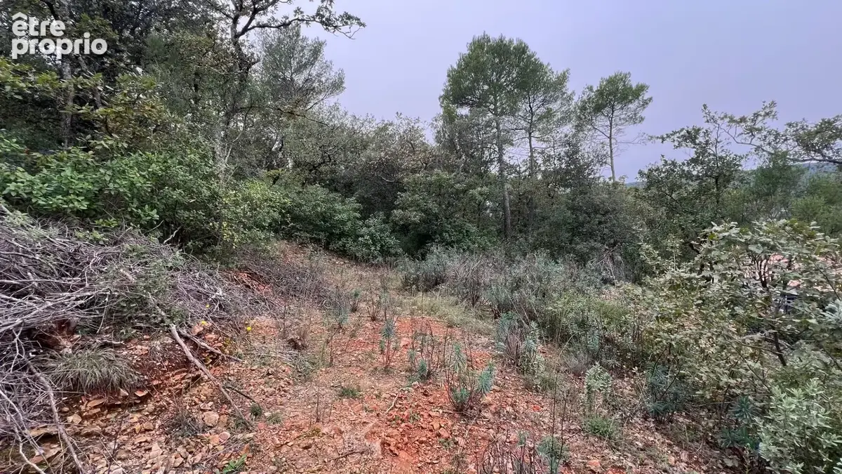 Photo Terrain à Gareoult au prix de 130 000€