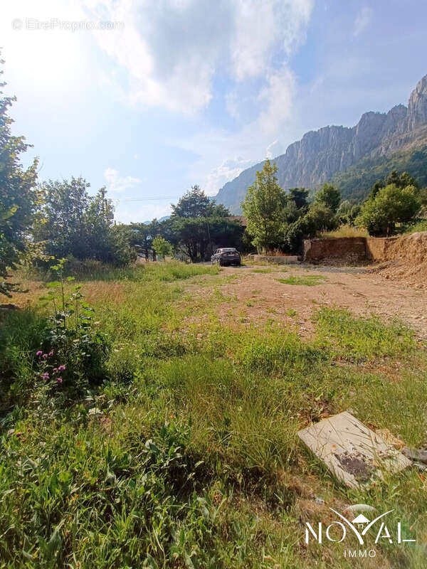 Terrain 1360 m² à Seranon  - photo 6