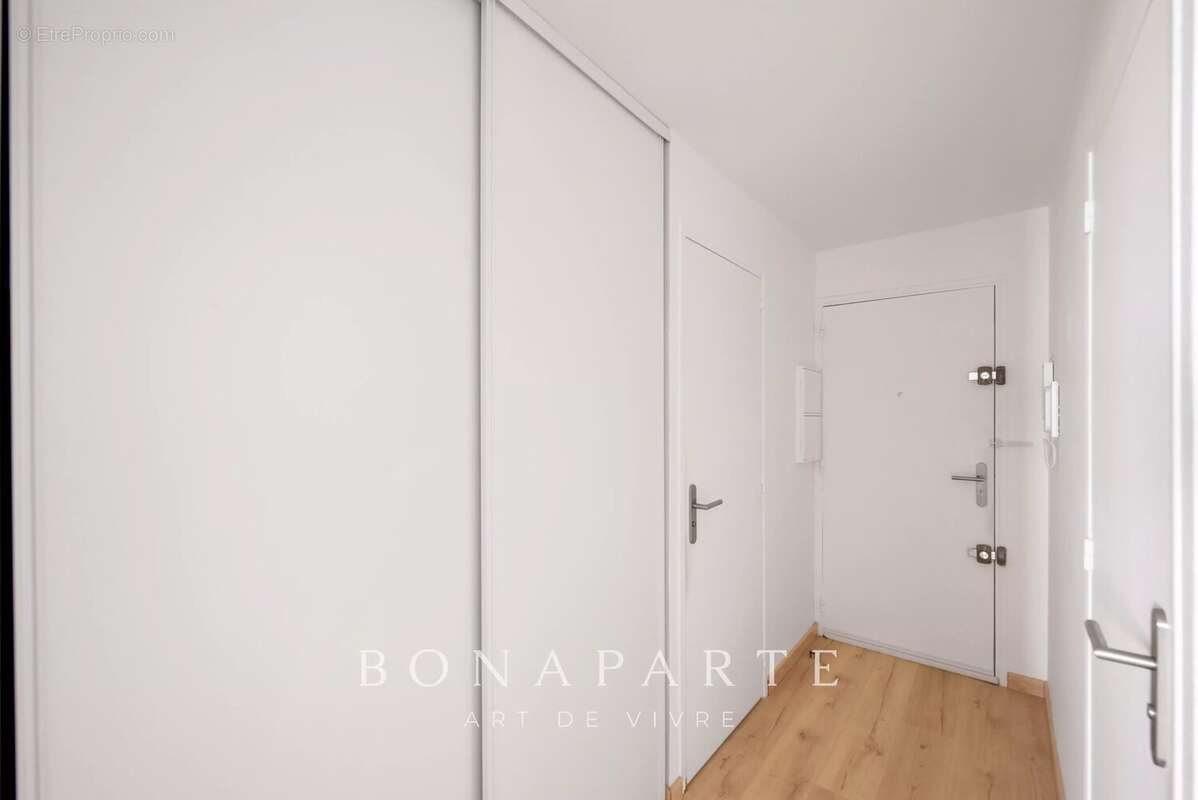 Élégance & charme en plein cœur de ville – Appartement T2 rénové en 2024 - photo 5