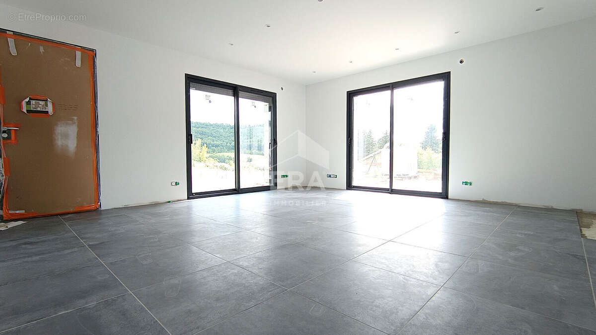 Maison à BRIVES-CHARENSAC