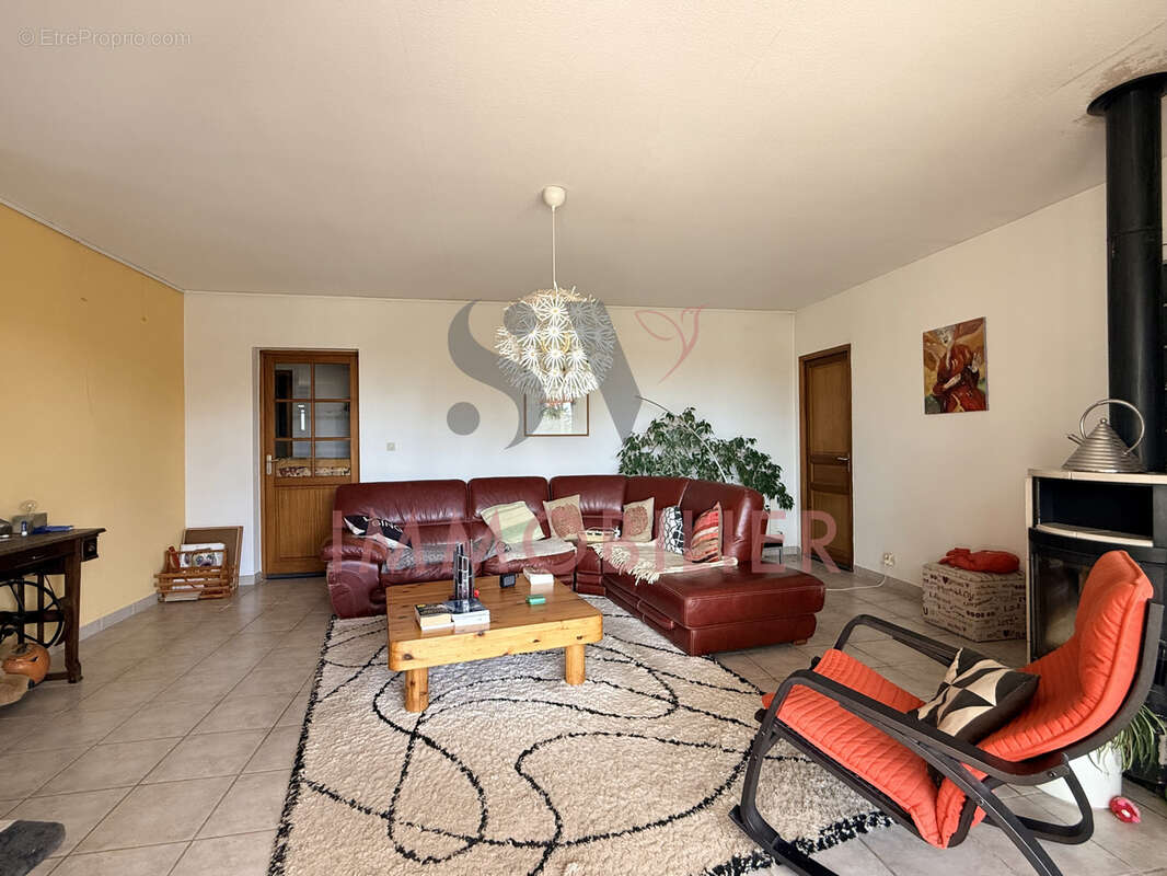 Maison à OUPIA
