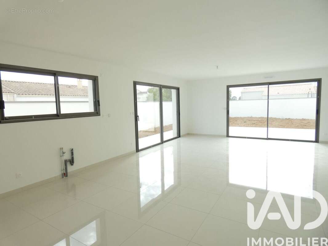 Maison 149 m² à Chauray  - photo 2